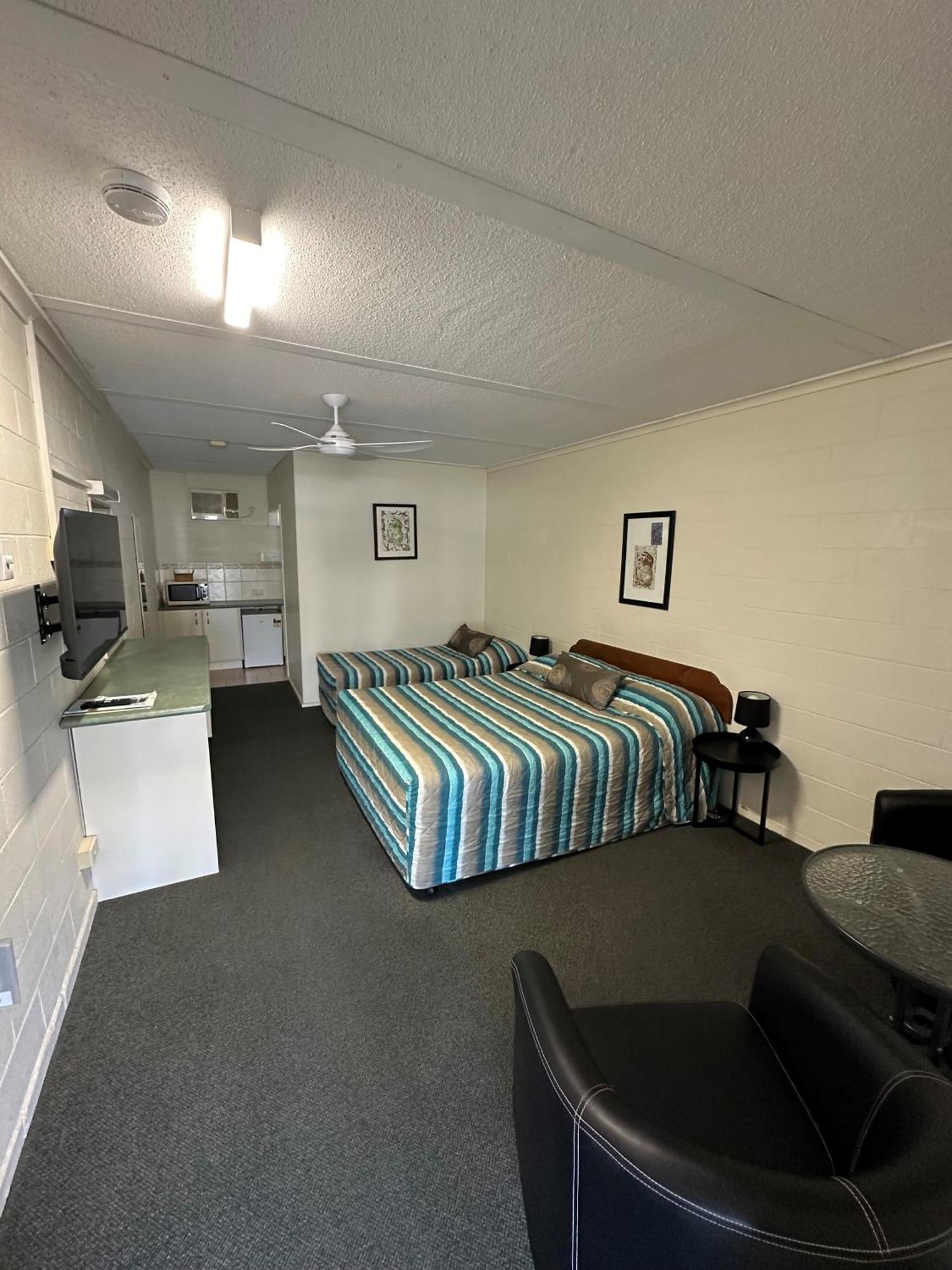 The Silver Bream Motel & Self Contained Units มัลลาคูตา ภายนอก รูปภาพ