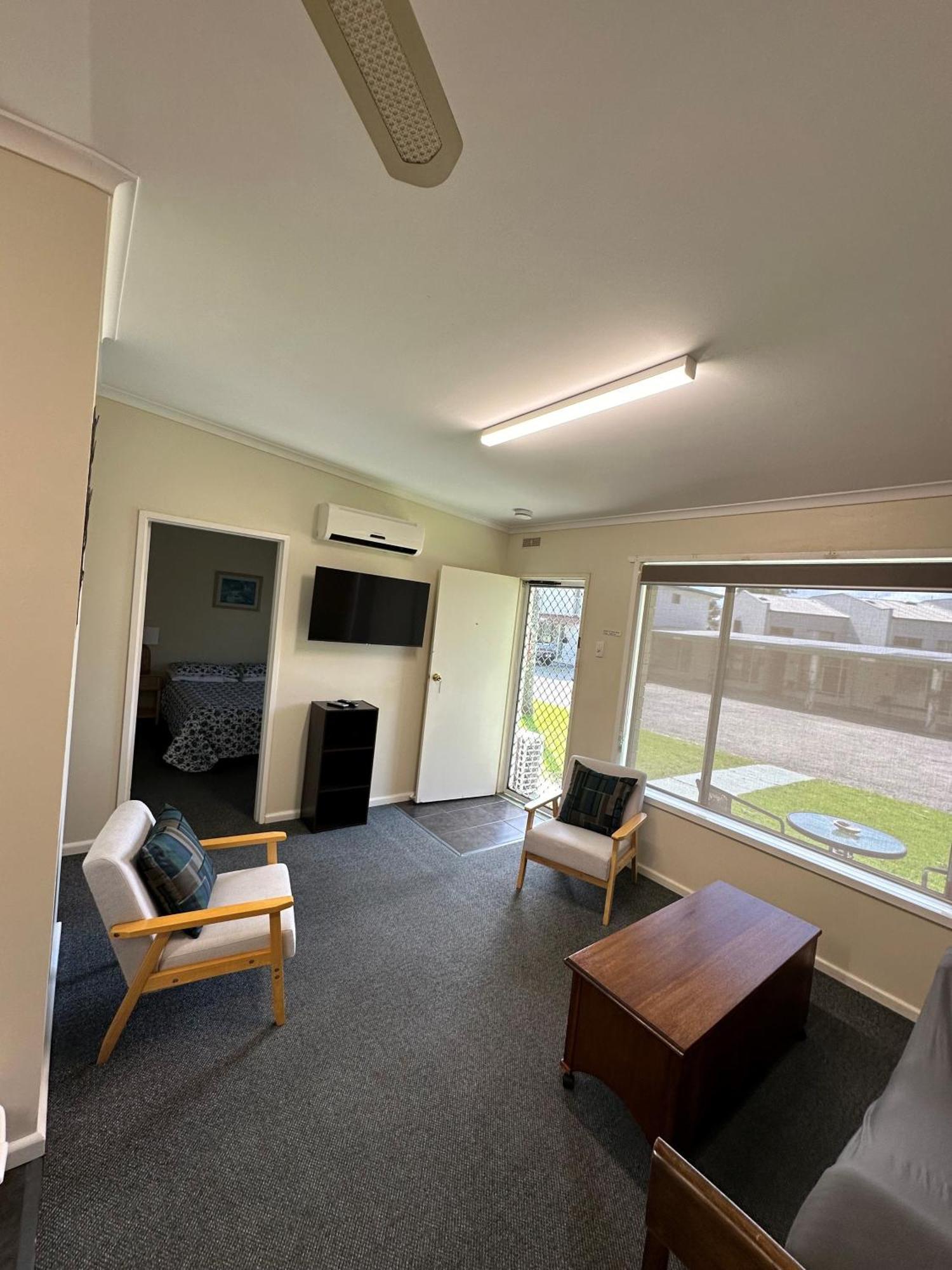 The Silver Bream Motel & Self Contained Units มัลลาคูตา ภายนอก รูปภาพ