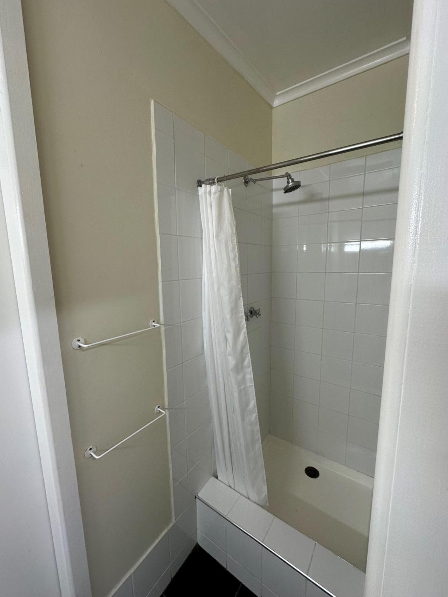 The Silver Bream Motel & Self Contained Units มัลลาคูตา ภายนอก รูปภาพ