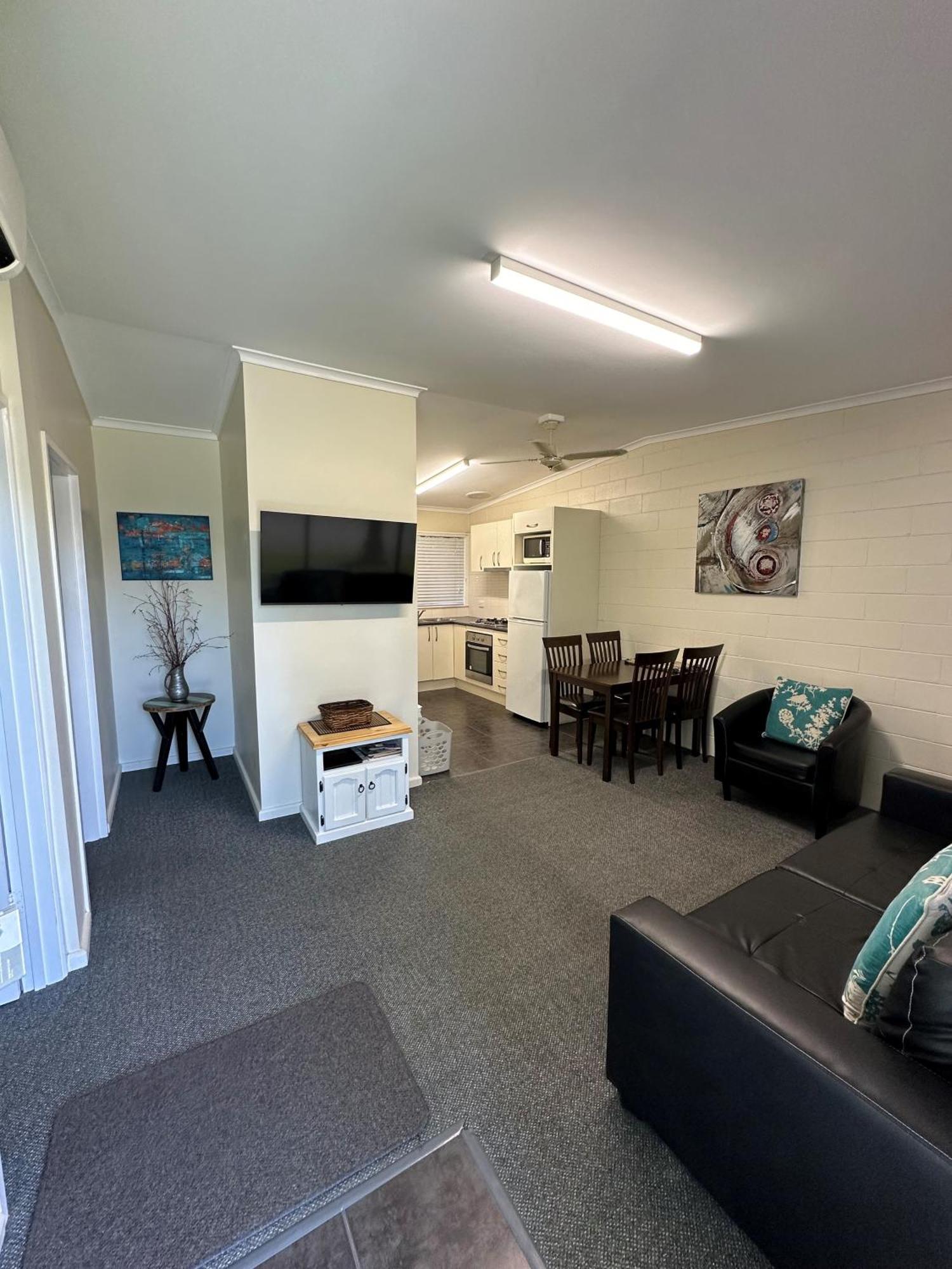 The Silver Bream Motel & Self Contained Units มัลลาคูตา ภายนอก รูปภาพ